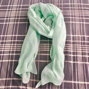 Scarf (Hijab) Light Mint Green Color with Diagonal Ripples